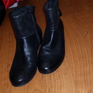 Black ankle cut boots